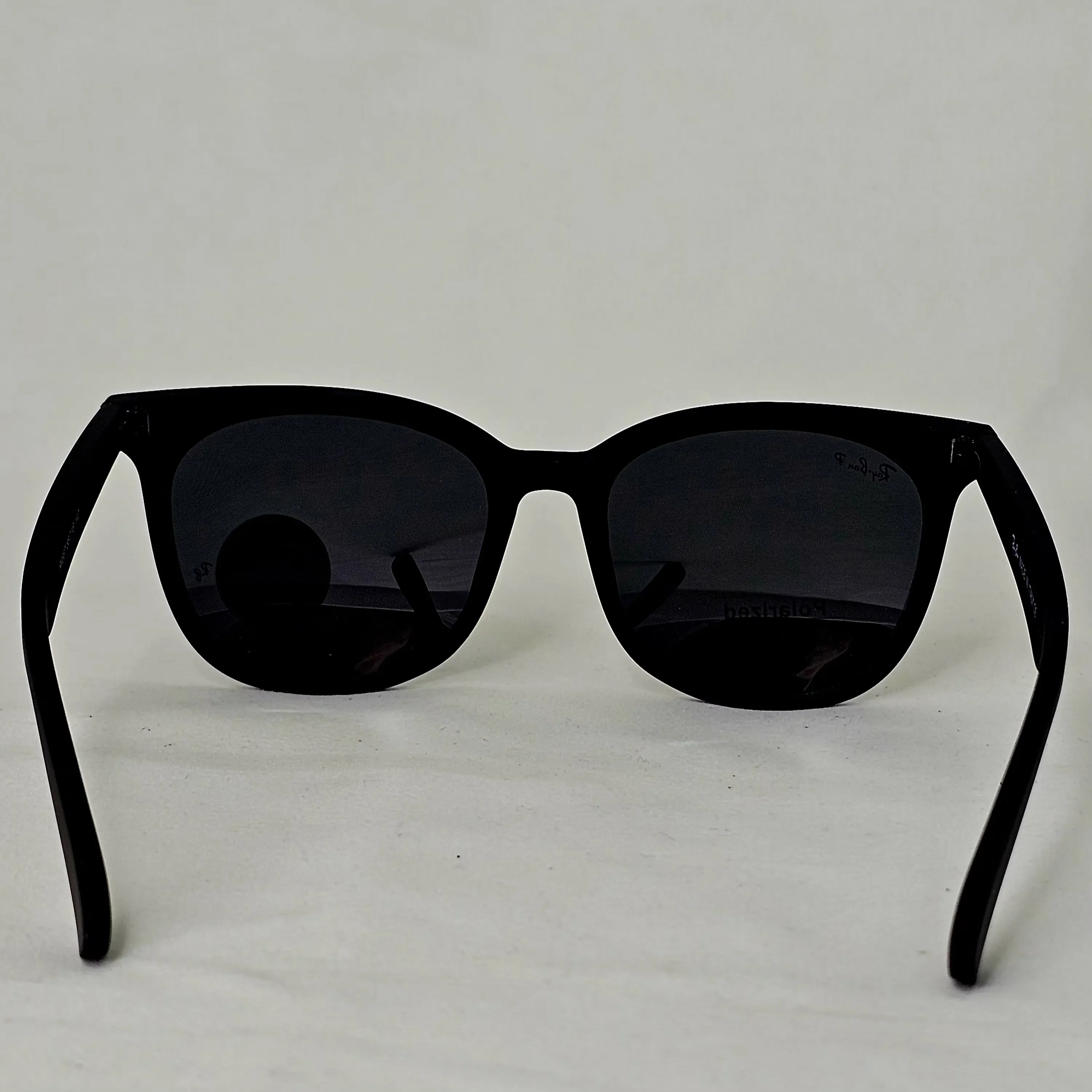 نظارة ري بان R4567 Polarized - تصميم "أوفر سايز" عصري بعدسات بولارايزد وحماية UV400 - Image 6