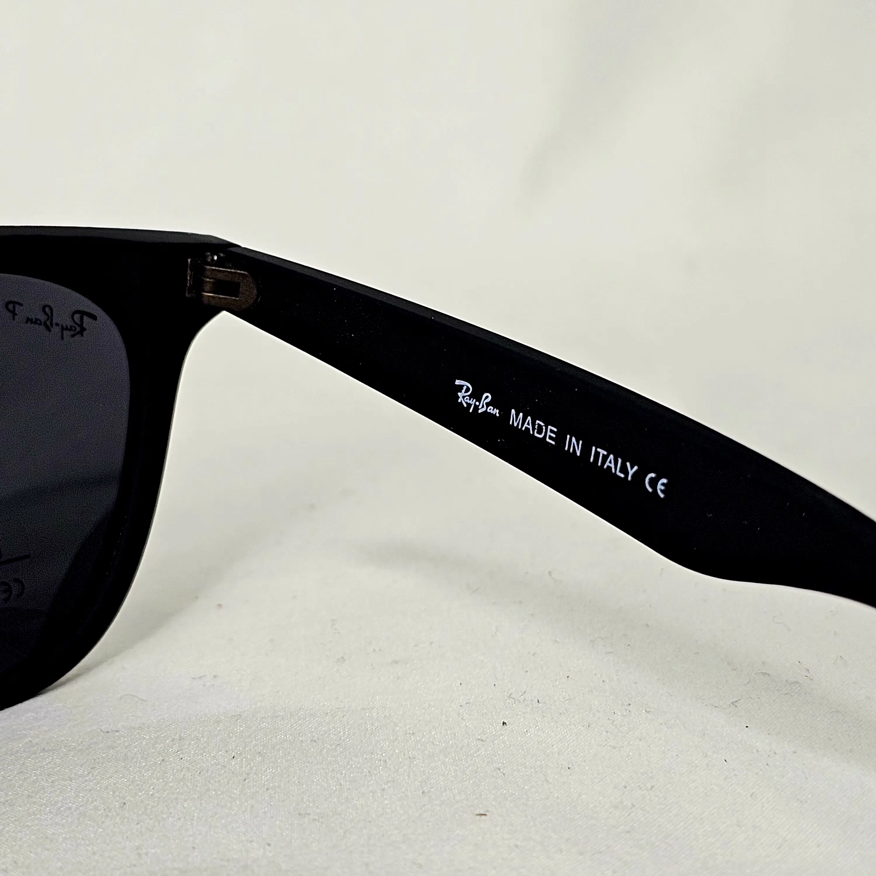 نظارة ري بان R4567 Polarized - تصميم "أوفر سايز" عصري بعدسات بولارايزد وحماية UV400 - Image 8