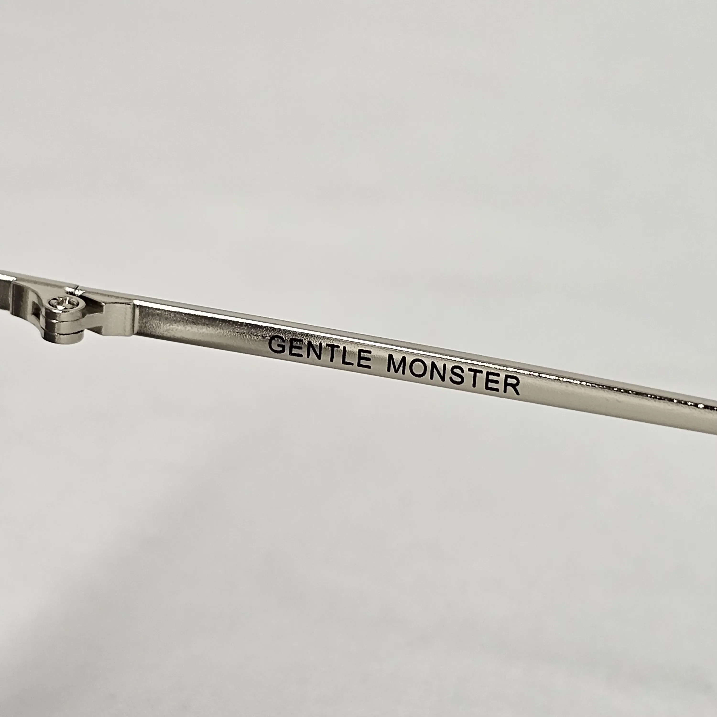 Gentle Monster US101 Sunglasses. - Image 6