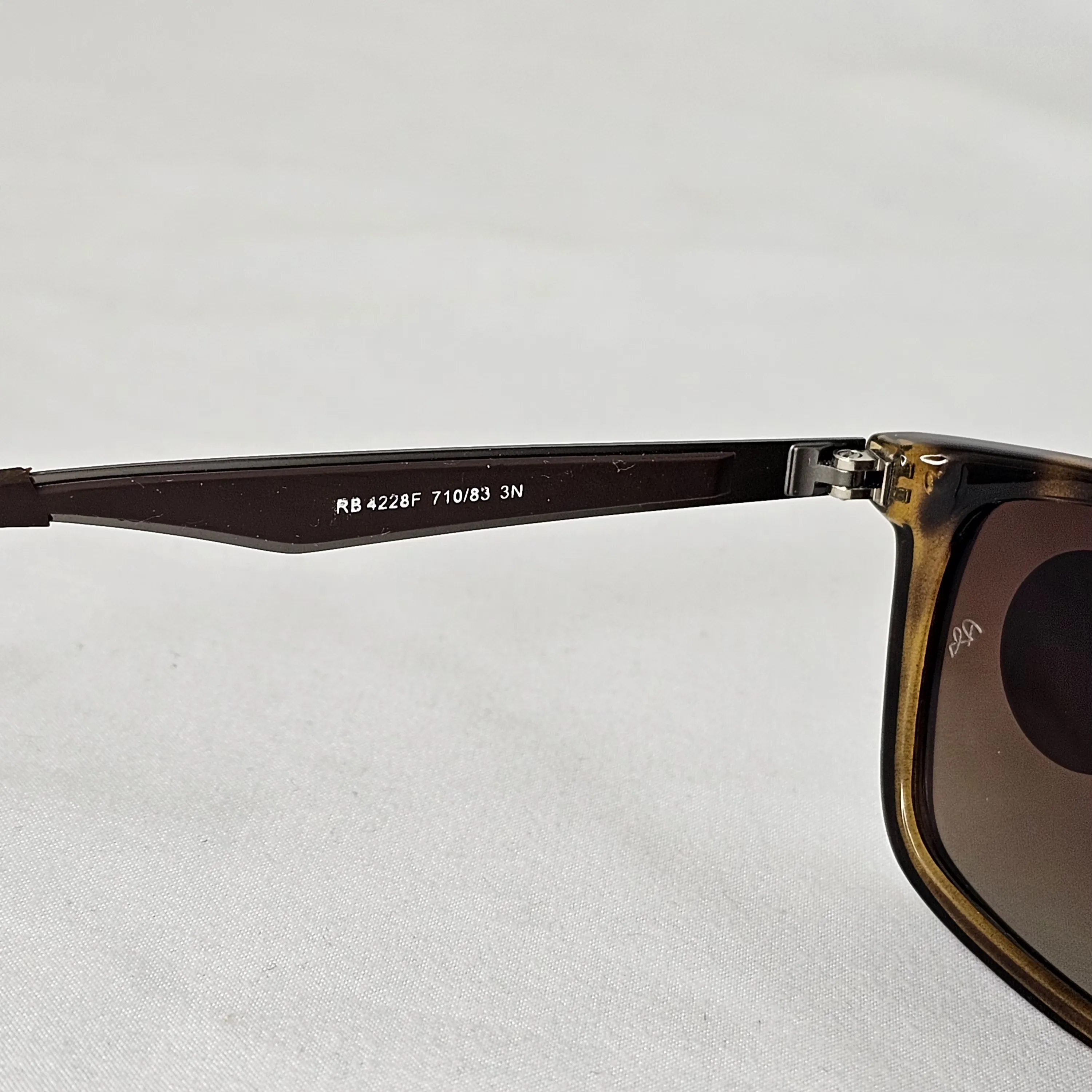 Ray-Ban RB4228F. - Image 4